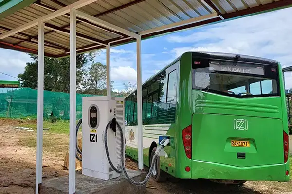 โครงการชาร์จเร็ว AMPPAL DC สำหรับรถบัสไฟฟ้า IZI ในรวันดา